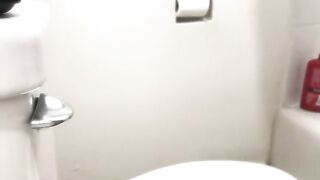 Chubby fat ass lady poops