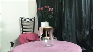 Curvy ass milf pooping on the table