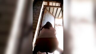 Young hot college babe poops