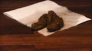 Cute redhead babe and her tasty poop