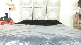 Curvy hot teen showing her asshole and poop