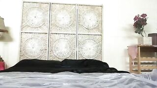 Curvy hot ass chick pooping in her pink panty