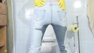 Japanese slut pooping and pissing in her jeans