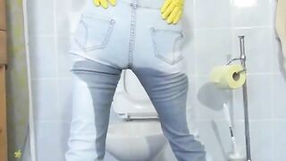 Japanese slut pooping and pissing in her jeans