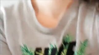 Cute chick and her sexy poop selfie