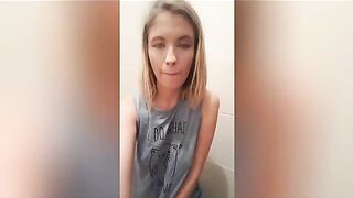 Sweet round ass teen babe poops nicely