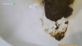 Fat hot chick poops on the floor