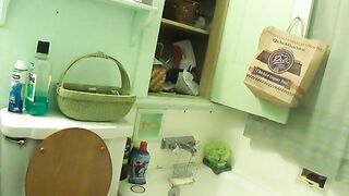 Granny groan and plop