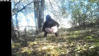 Sexy hot ass lady pooping in the woods