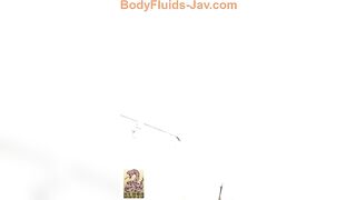 Gorgeous brunette Japanese girl caught shitting