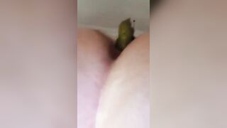 Pretty big booty lady poops
