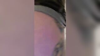 Thick and juicy ass lady poops