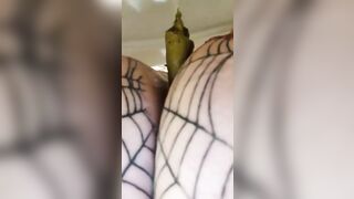 Thick and juicy ass lady poops