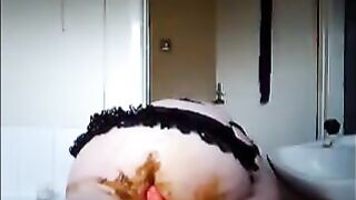 Milf shitting and masturbating asshole with dildo