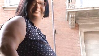 Mature mom shitting in the balcony
