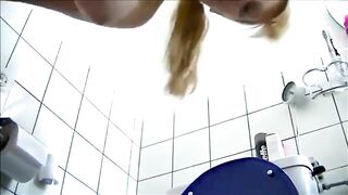 Blondie spreads her ass for poop teasing