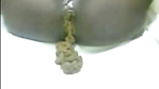 Ebony milf open wide legs and shitting