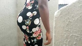 Curvy ass ebony babe pooping