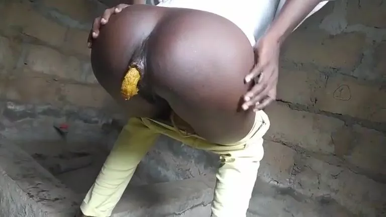 Stunning black ass chick poops in the building site