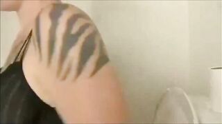 Shaved pussy wife pooping heavily