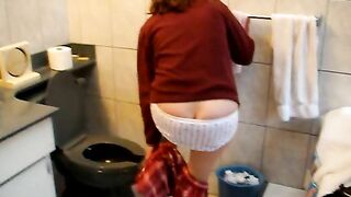Pretty ass amateur lady poops