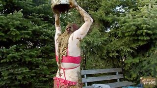 Lyndra Lynn cooling off with cow shit while masturbating