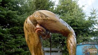 Lyndra Lynn cooling off with cow shit while masturbating