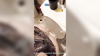 Curvy ass lady hot poop