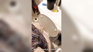 Curvy ass lady hot poop