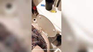 Curvy ass lady hot poop