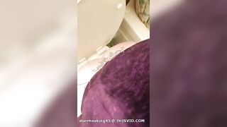 Pretty milf pooping show