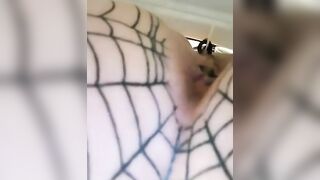 Woman takes a huge shit while wearing fishnet stockings