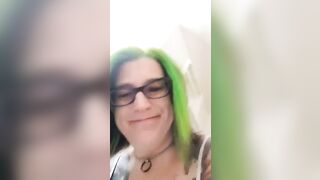 Green hairs milf pooping