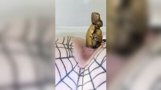 Thick ass mature lady poop