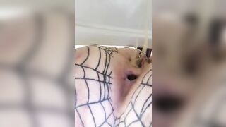 Curvy thick booty babe poops