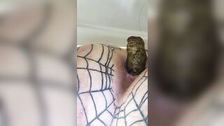 Curvy thick booty babe poops