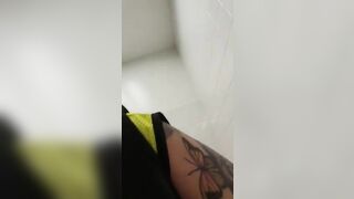Juicy fat ass girl pooping