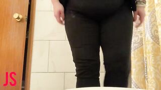 Thick ass lady poops hard at house