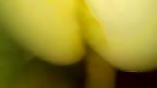 Yellow poop from her ass