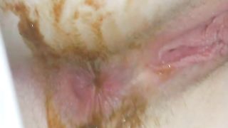 Girl in bathtub shits on herself