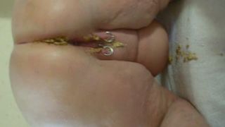 Chubby babe peeing and pooping