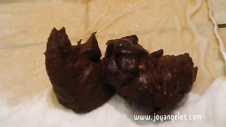 Hot babe peeing and pooping