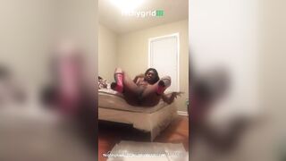 Gorgeous ebony babe shitting in the room