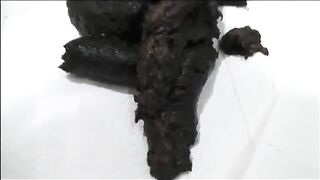 Sexy milf in lingerie and high heels shitting