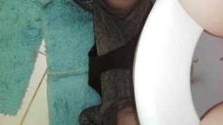 Thick hairy pussy mature lady pooping