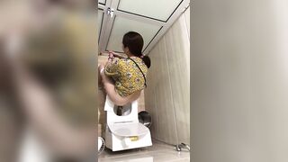 Vietnamese toilet spycam session