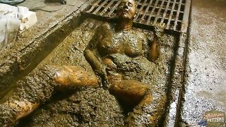 Wicked Betty in the manure solo session