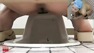 Amateur Japanese girl pooping in bathroom