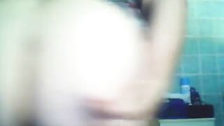 Big booty MILF pooping nicely