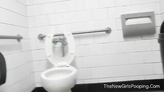 Amateur lady poop in the toilet